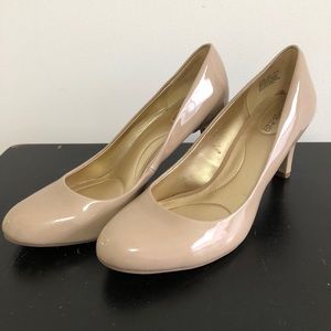 Patent, nude pumps